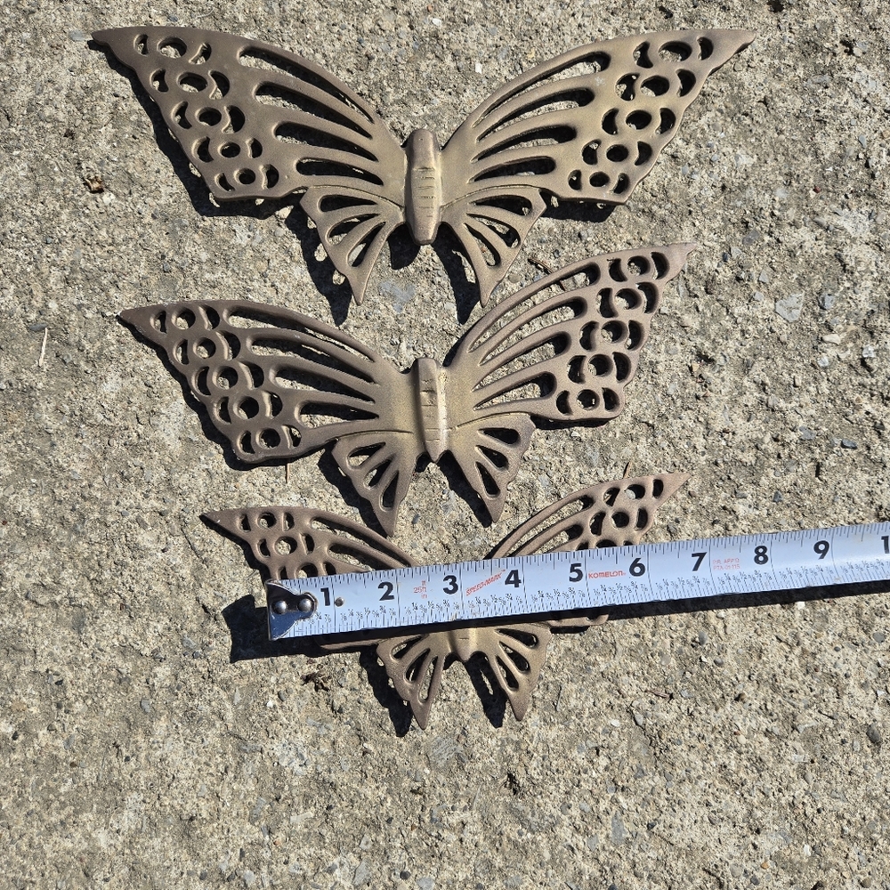 Vintage brass butterfly wall decor pieces mid-century cottage core. Lot Of 3 - Picture 3 of 12